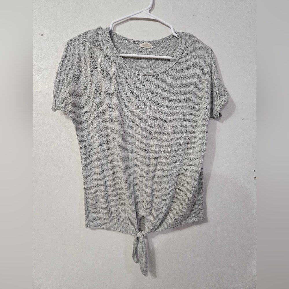 Caution To The Wind Gray Short Sleeve Top! - Picture 1 of 5